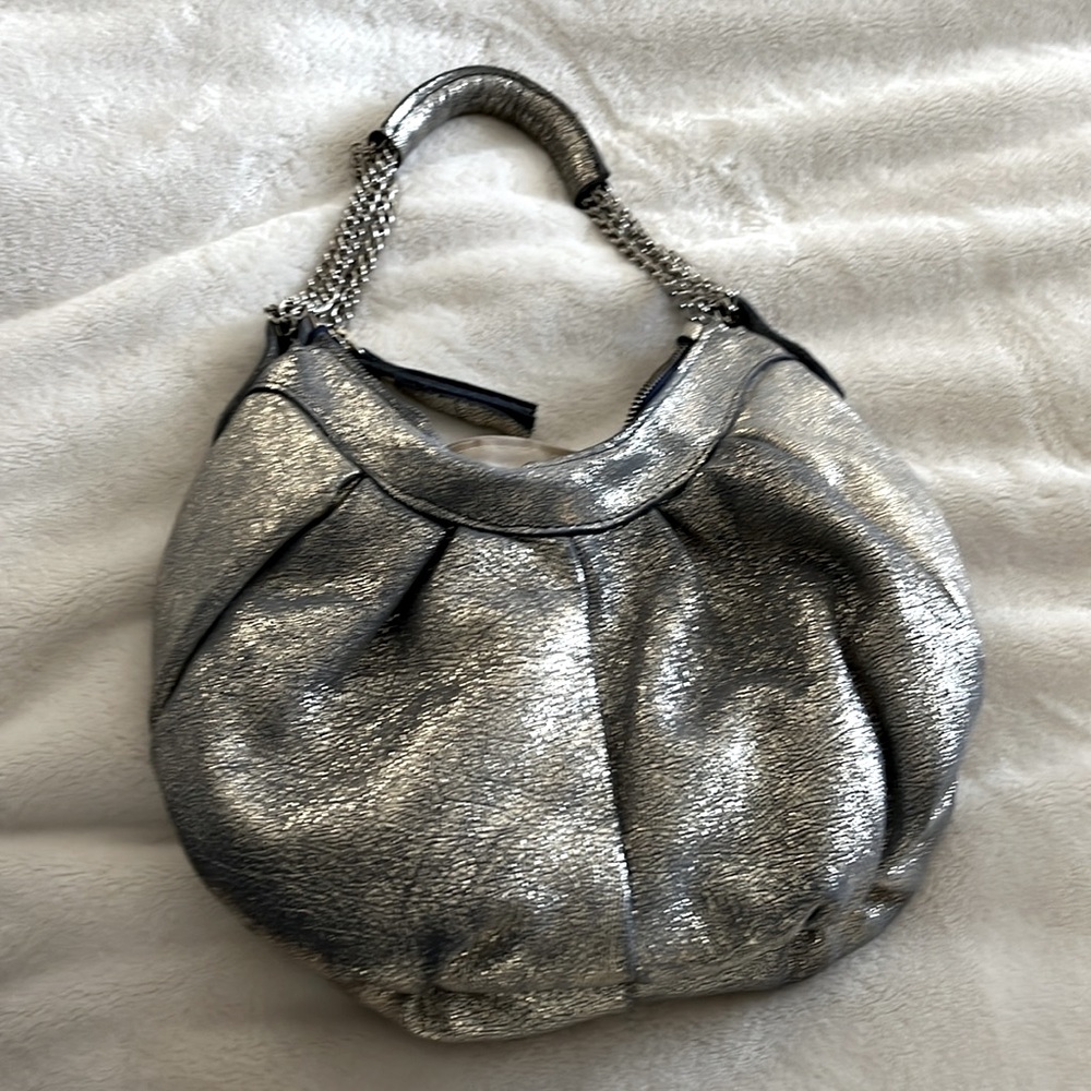 Innue Leather Hobo with metalic silver shimmer - Picture 4 of 5